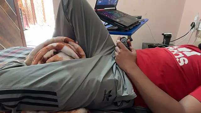 Snapshot of sexyboy09 chatting on 10.27.25 sexyboy09 online show from 10.27.25