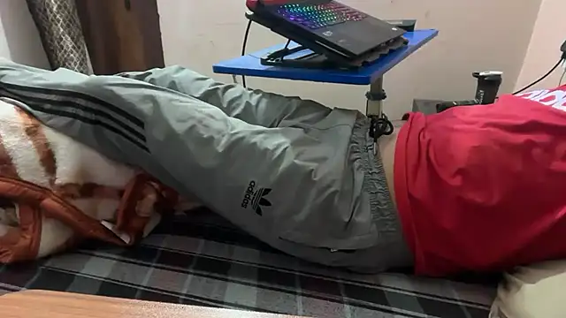 Snapshot of sexyboy09 chatting on 10.28.25 sexyboy09 online show from 10.28.25