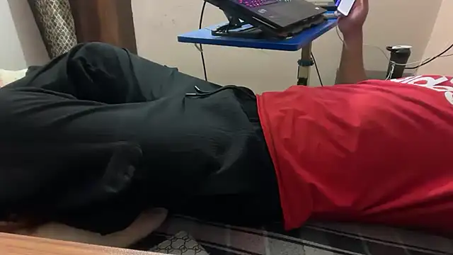 Snapshot of sexyboy09 chatting on 10.29.25 sexyboy09 online show from 10.29.25