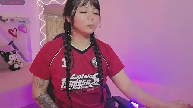 hina tay online show from 11.29.25