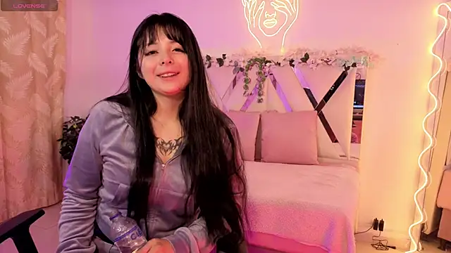 hina tay online show from 04.30.26