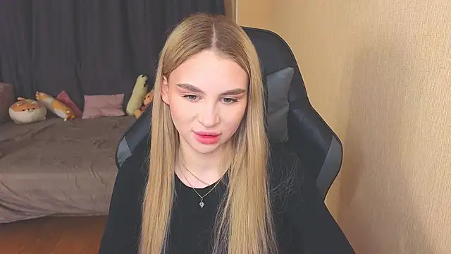 Snapshot of doll_barbieee chatting on 12.08.24 doll barbieee online show from 12.08.24
