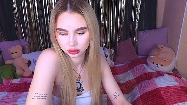 Snapshot of doll_barbieee chatting on 12.23.24 doll barbieee online show from 12.23.24