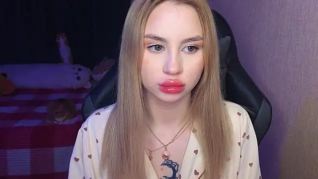 Snapshot of doll_barbieee chatting on 02.20.25 doll barbieee online show from 02.20.25