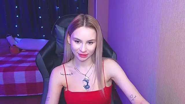 Snapshot of doll_barbieee chatting on 02.25.25 doll barbieee online show from 02.25.25