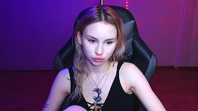 Snapshot of doll_barbieee chatting on 02.28.25 doll barbieee online show from 02.28.25
