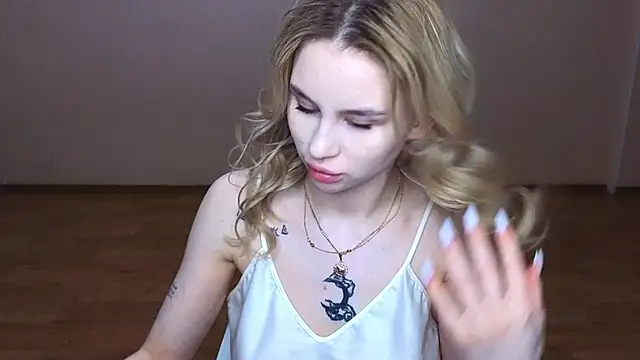 Snapshot of doll_barbieee chatting on 03.09.25 doll barbieee online show from 03.09.25