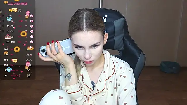 Snapshot of doll_barbieee chatting on 03.18.25 doll barbieee online show from 03.18.25