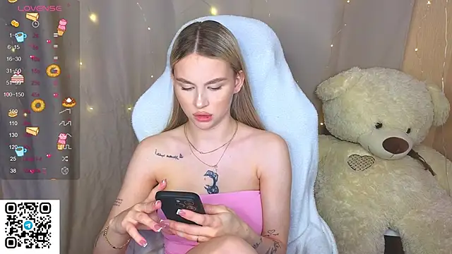 Snapshot of doll_barbieee chatting on 10.01.25 doll barbieee online show from 10.01.25