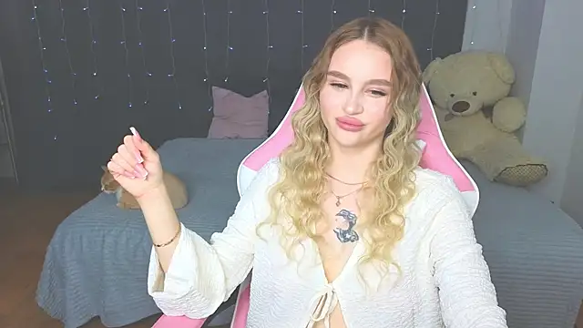 Snapshot of doll_barbieee chatting on 05.11.26 doll barbieee online show from 05.11.26