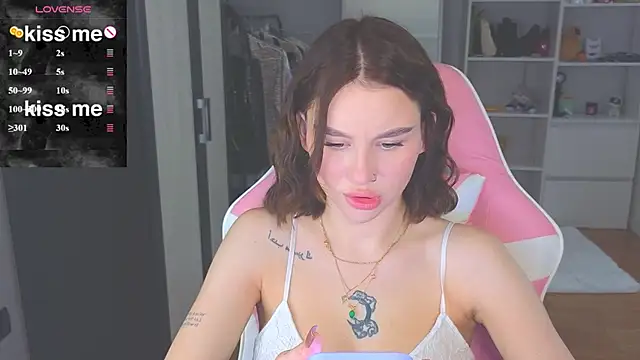 Snapshot of doll_barbieee chatting on 06.28.26 doll barbieee online show from 06.28.26