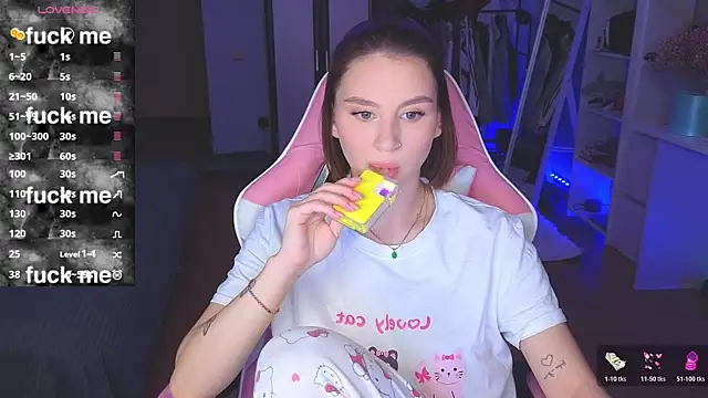 Snapshot of doll_barbieee chatting on 07.31.26 doll barbieee online show from 07.31.26