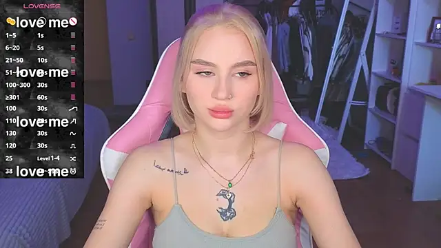 Snapshot of doll_barbieee chatting on 08.03.26 doll barbieee online show from 08.03.26