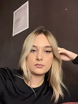 Snapshot of Alisa_Rise chatting on 10.10.25 Alisa Rise online show from 10.10.25