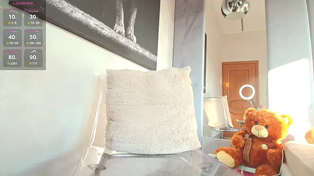 Snapshot of Mia__Milan chatting on 02.11.25 Mia  Milan online show from 02.11.25