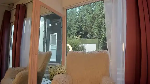 Snapshot of Mia__Milan chatting on 10.10.25 Mia  Milan online show from 10.10.25