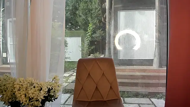 Snapshot of Mia__Milan chatting on 10.23.25 Mia  Milan online show from 10.23.25