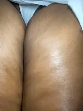 Curveysinaa online show from 02.22.25