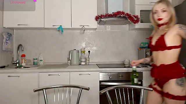 Red  Candy online show from 12.31.24