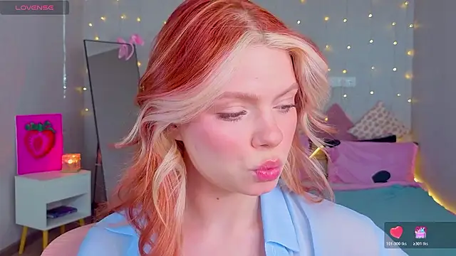 Snapshot of Red__Candy chatting on 02.12.26 Red Candy online show from 02.12.26