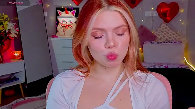 Snapshot of Red__Candy chatting on 02.17.26 Red Candy online show from 02.17.26