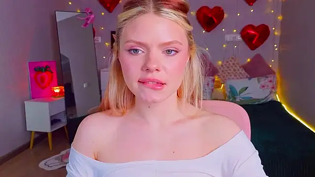 Snapshot of Red__Candy chatting on 03.13.26 Red Candy online show from 03.13.26