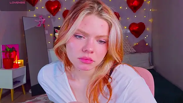 Snapshot of Red__Candy chatting on 03.25.26 Red Candy online show from 03.25.26