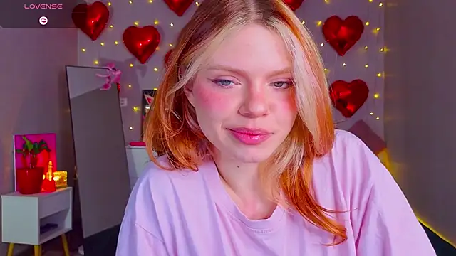 Snapshot of Red__Candy chatting on 03.26.26 Red Candy online show from 03.26.26