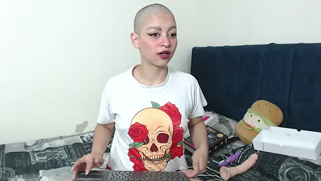 Snapshot of Bitsy_Messy chatting on 12.17.24 Bitsy Messy online show from 12.17.24