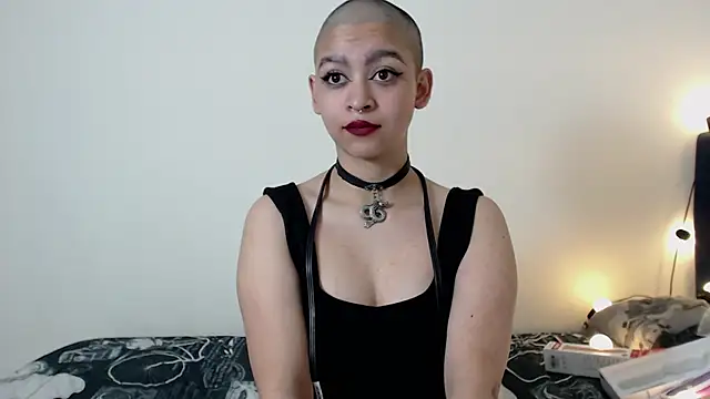 Snapshot of Bitsy_Messy chatting on 12.20.24 Bitsy Messy online show from 12.20.24