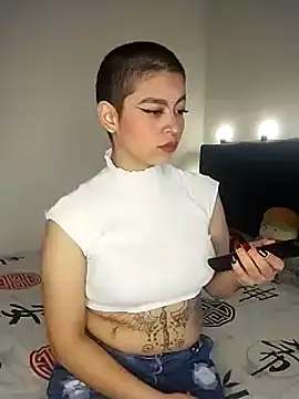 Snapshot of Bitsy_Messy chatting on 01.13.25 Bitsy Messy online show from 01.13.25