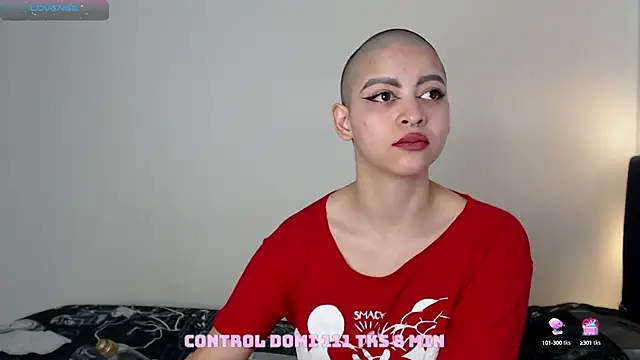 Snapshot of Bitsy_Messy chatting on 01.18.25 Bitsy Messy online show from 01.18.25