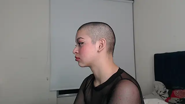 Snapshot of Bitsy_Messy chatting on 02.15.25 Bitsy Messy online show from 02.15.25