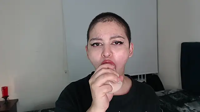 Snapshot of Bitsy_Messy chatting on 03.04.25 Bitsy Messy online show from 03.04.25