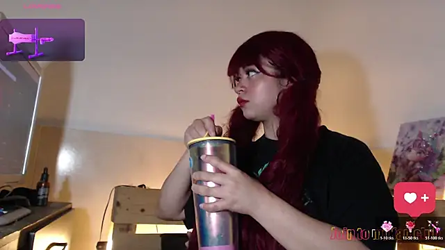 Snapshot of Bitsy_Messy chatting on 11.19.25 Bitsy Messy online show from 11.19.25