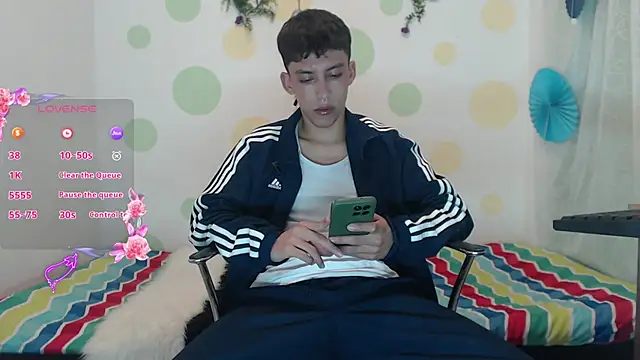 Snapshot of Eric_lion chatting on 12.03.24 Eric lion online show from 12.03.24