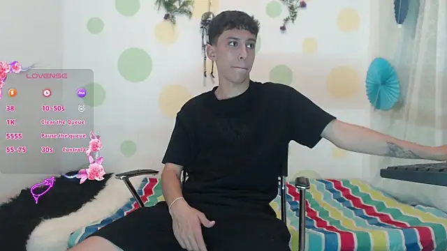 Snapshot of Eric_lion chatting on 12.05.24 Eric lion online show from 12.05.24