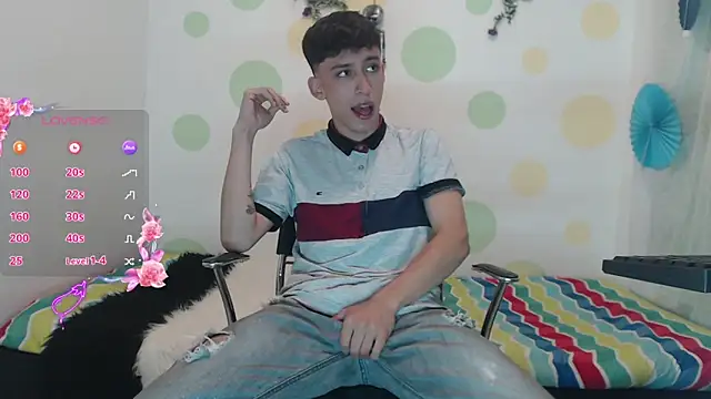 Snapshot of Eric_lion chatting on 12.08.24 Eric lion online show from 12.08.24