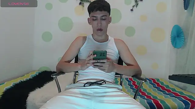 Snapshot of Eric_lion chatting on 12.08.24 Eric lion online show from 12.08.24