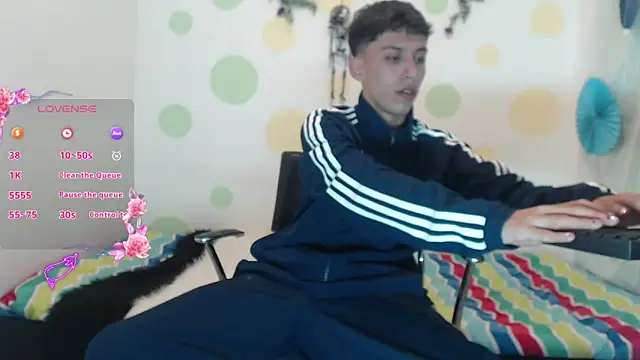 Snapshot of Eric_lion chatting on 12.11.24 Eric lion online show from 12.11.24