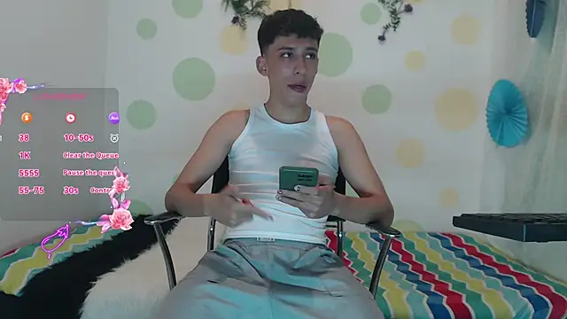 Snapshot of Eric_lion chatting on 12.11.24 Eric lion online show from 12.11.24