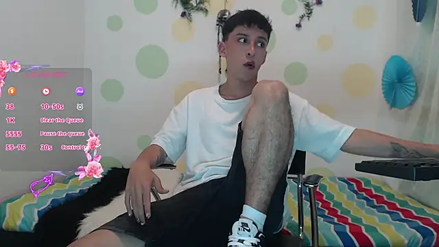 Snapshot of Eric_lion chatting on 12.17.24 Eric lion online show from 12.17.24