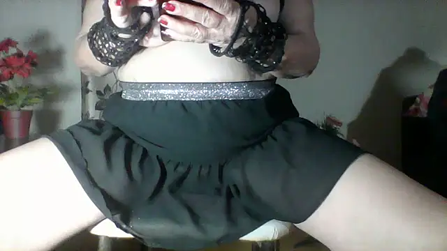 Snapshot of Ely_Elenita chatting on 05.22.26 Ely Elenita online show from 05.22.26