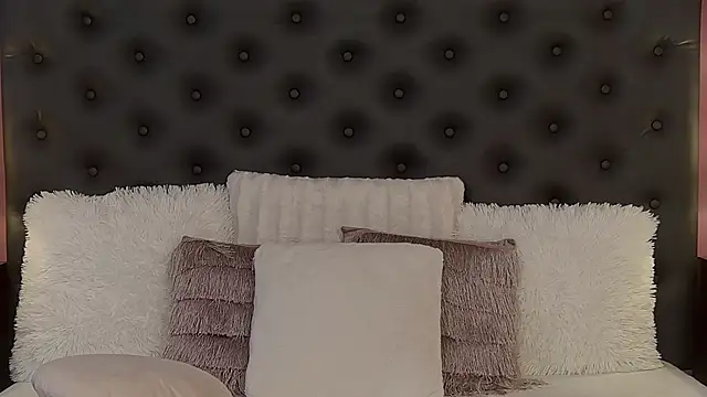 Snapshot of JaquelineM chatting on 02.27.26 JaquelineM online show from 02.27.26