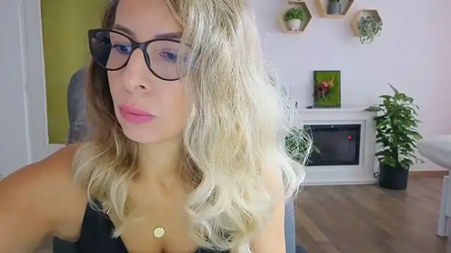 SukyGirl online show from 10.28.25