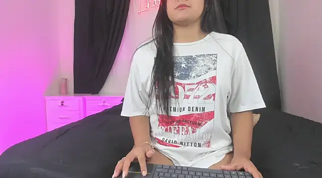 lindacastro02 online show from 03.14.25