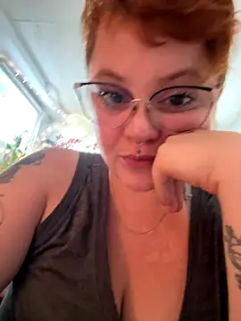 Snapshot of Sweetleeahxx chatting on 09.24.25 Sweetleeahxx online show from 09.24.25