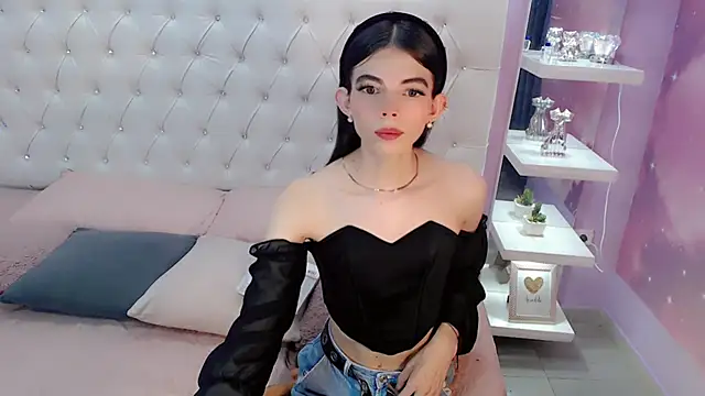 Snapshot of CuteAri chatting on 12.14.24 CuteAri online show from 12.14.24