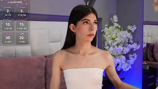 Snapshot of CuteAri chatting on 10.27.25 CuteAri online show from 10.27.25