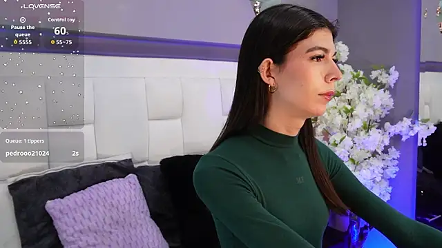 Snapshot of CuteAri chatting on 10.31.25 CuteAri online show from 10.31.25